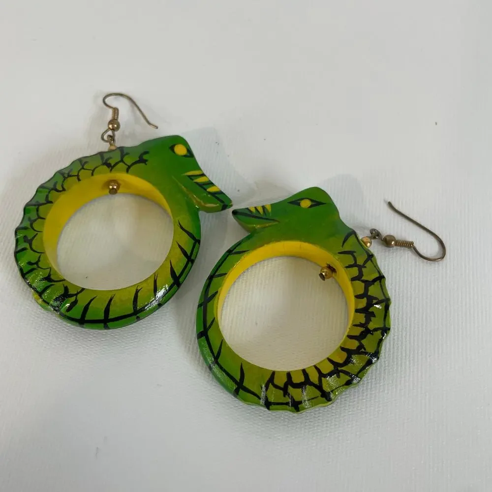 Wood Carved Painted Alligator Earrings 2"x1.75" Round Green Yellow Black Unique - Picture 4 of 7